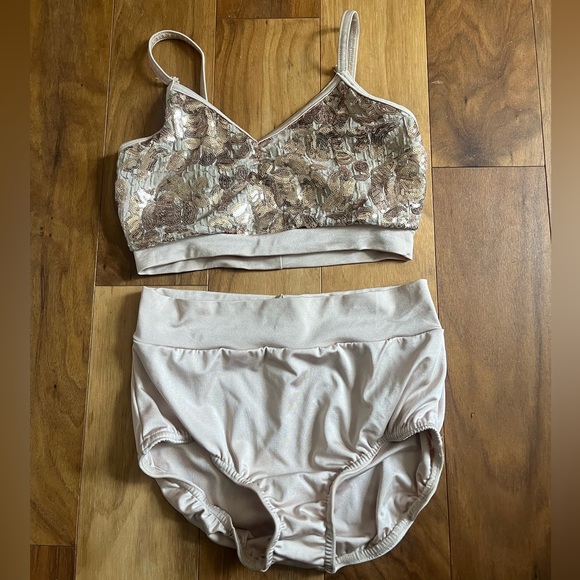 Elegant Beige Dance Costume Set - Picture 2 of 3